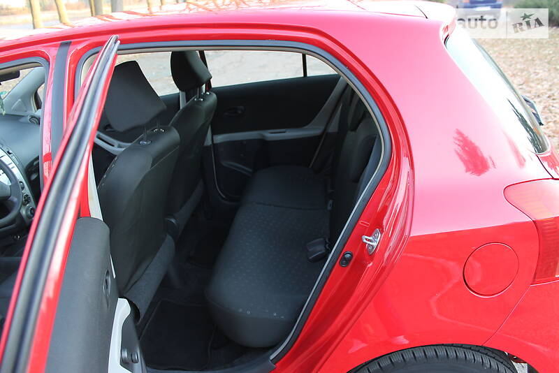 Хэтчбек Toyota Yaris 2008 в Сумах