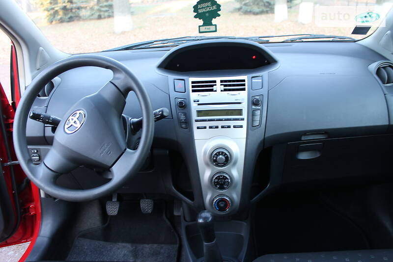Хэтчбек Toyota Yaris 2008 в Сумах