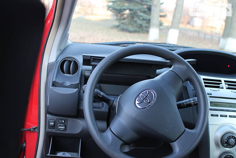 Хэтчбек Toyota Yaris 2008 в Сумах