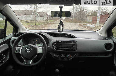 Хэтчбек Toyota Yaris 2015 в Запорожье