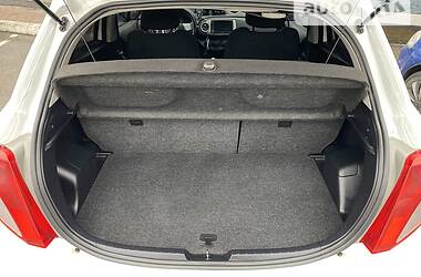 Хетчбек Toyota Yaris 2012 в 