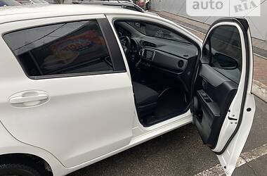 Хетчбек Toyota Yaris 2012 в 