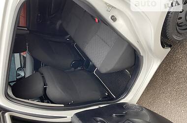 Хетчбек Toyota Yaris 2012 в 