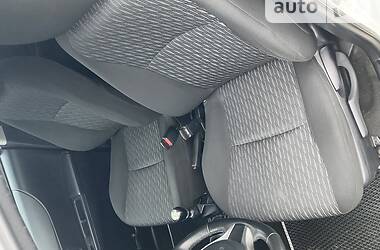 Хетчбек Toyota Yaris 2012 в 