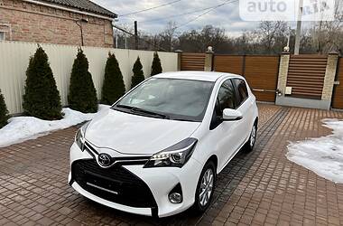 Хэтчбек Toyota Yaris 2015 в Кропивницком