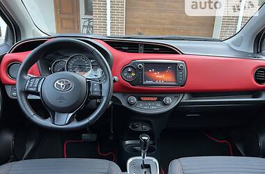 Хэтчбек Toyota Yaris 2015 в Кропивницком