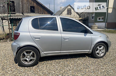 Седан Toyota Yaris 2000 в Тячеве