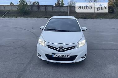 Хетчбек Toyota Yaris 2012 в 