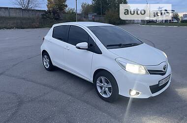 Хетчбек Toyota Yaris 2012 в 