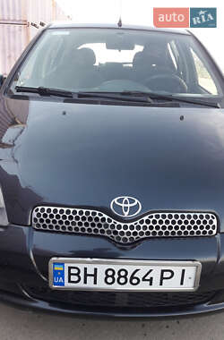 Хетчбек Toyota Yaris 2002 в 