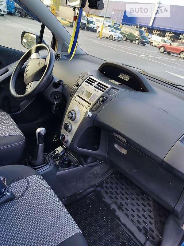 Хэтчбек Toyota Yaris 2006 в Днепре