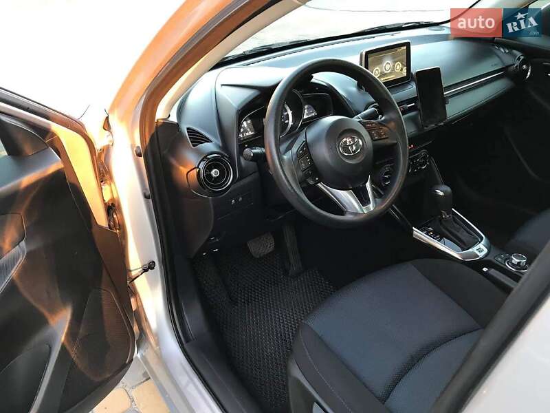 Седан Toyota Yaris 2017 в Луцке