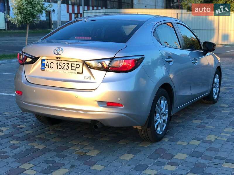 Седан Toyota Yaris 2017 в Луцке