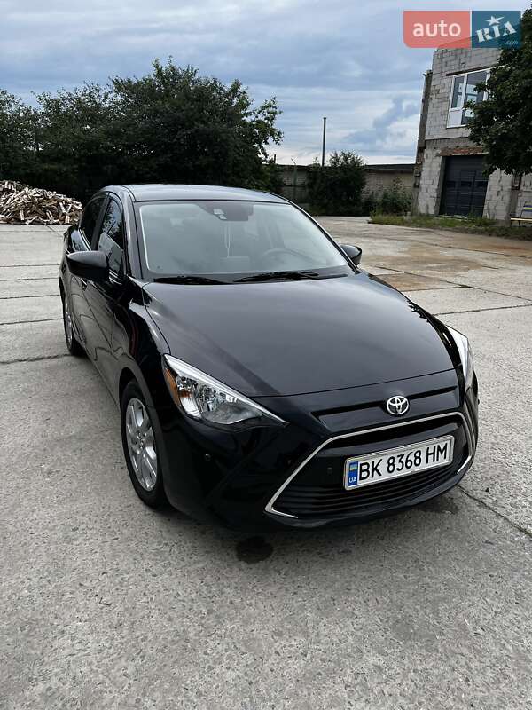 Седан Toyota Yaris 2018 в Вараше