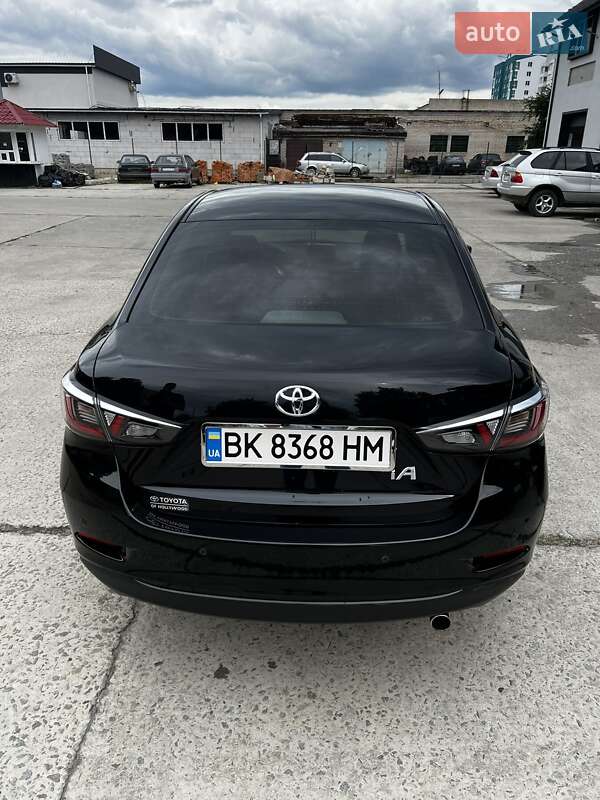 Седан Toyota Yaris 2018 в Вараше