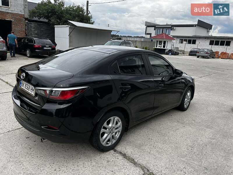 Седан Toyota Yaris 2018 в Вараше