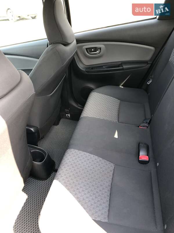 Хэтчбек Toyota Yaris 2015 в Кременчуге фото 13 Хэтчбек Toyota Yaris 2015 в Кременчуге