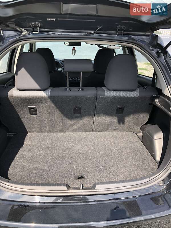 Хэтчбек Toyota Yaris 2015 в Кременчуге фото 14 Хэтчбек Toyota Yaris 2015 в Кременчуге