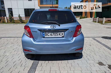 Хэтчбек Toyota Yaris 2012 в Владимир-Волынском