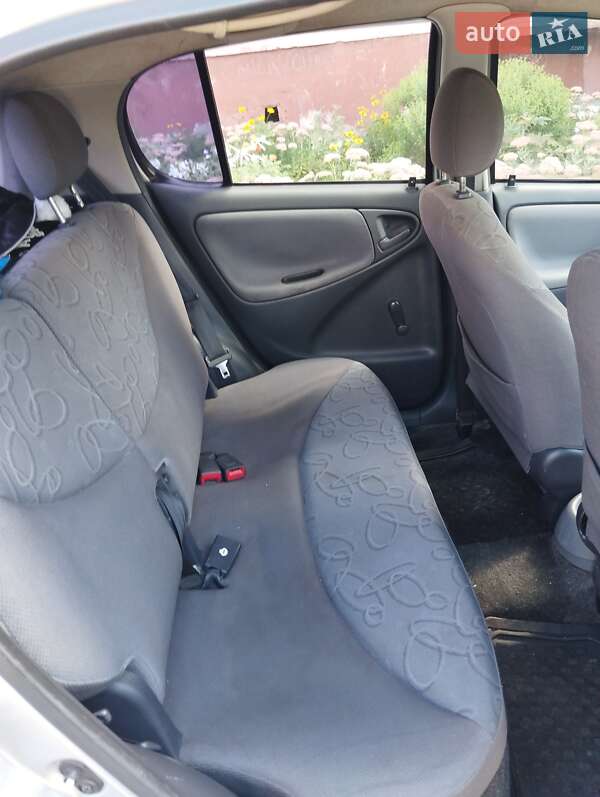 Хетчбек Toyota Yaris 2000 в Сумах