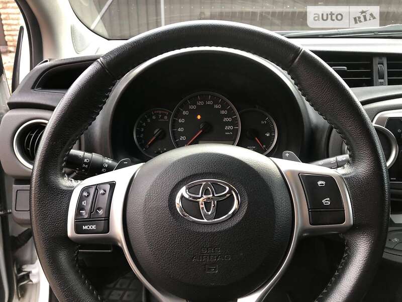 Хэтчбек Toyota Yaris 2012 в Обухове