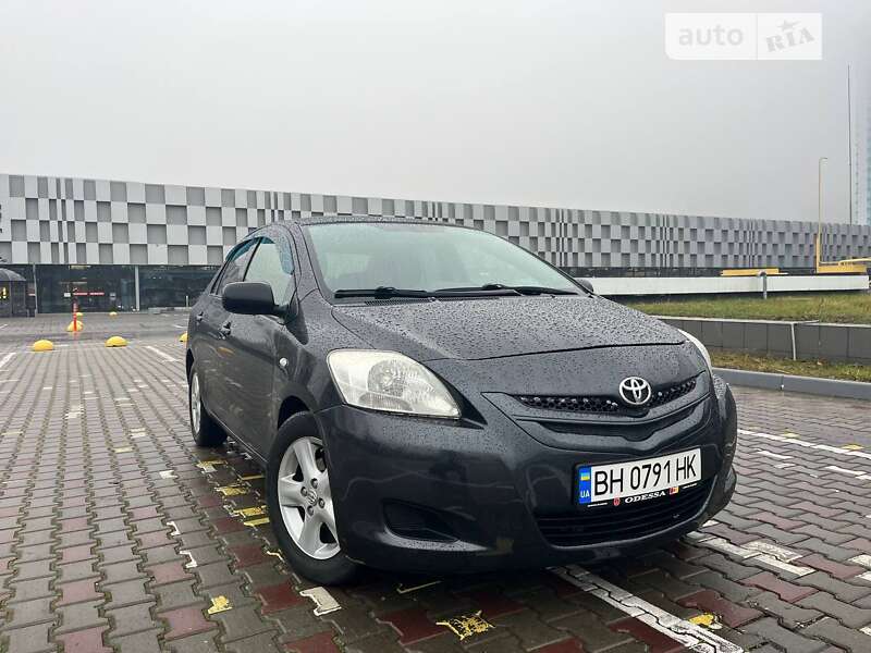 Седан Toyota Yaris 2007 в Одессе