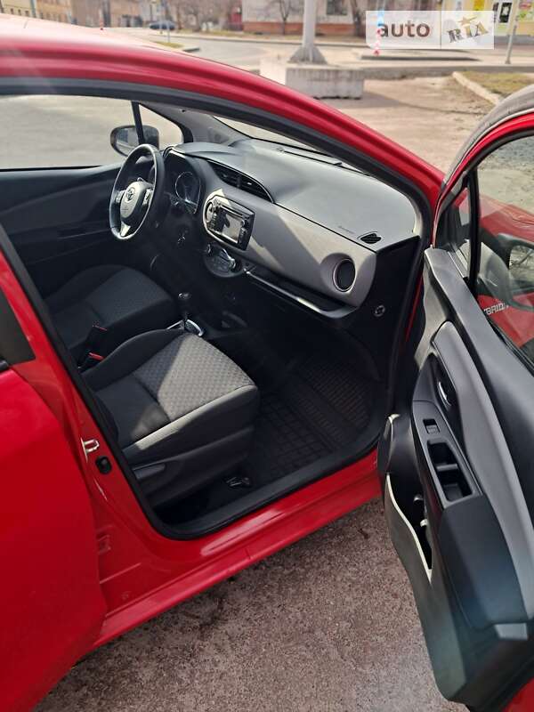Хэтчбек Toyota Yaris 2015 в Чернигове