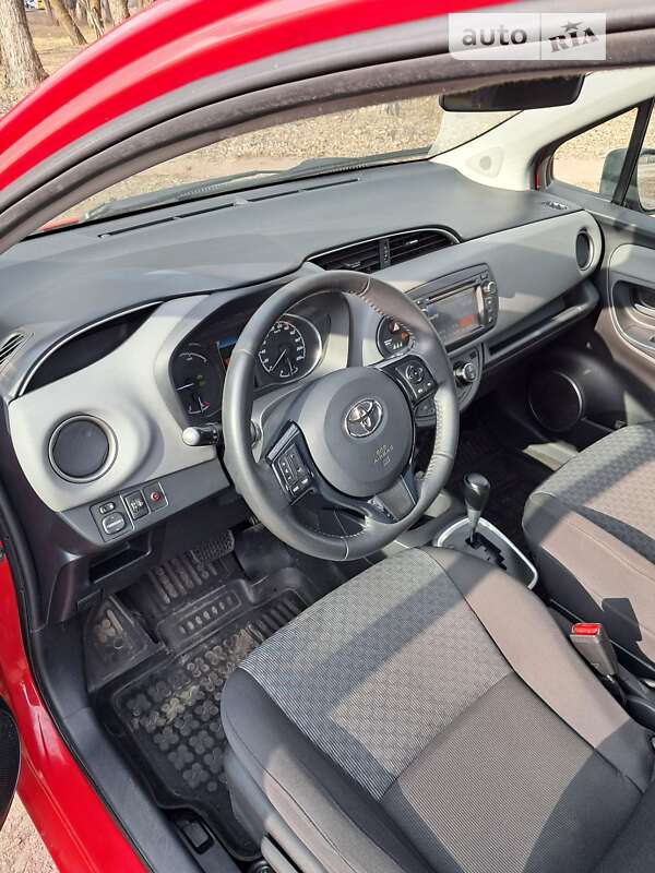 Хэтчбек Toyota Yaris 2015 в Чернигове