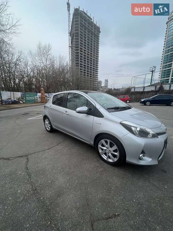 Хэтчбек Toyota Yaris 2013 в Днепре