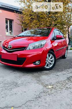 Хетчбек Toyota Yaris 2012 в Краснограді