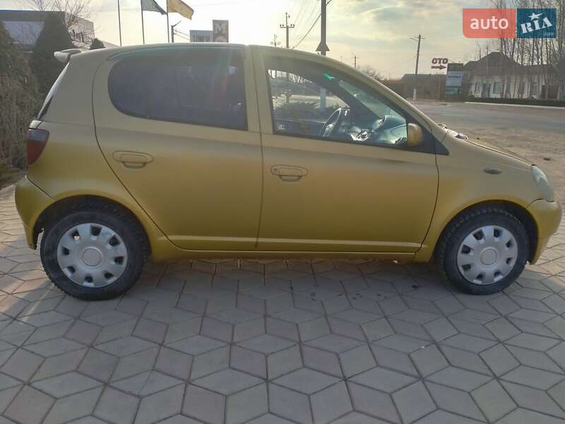 Хэтчбек Toyota Yaris 2001 в Беляевке