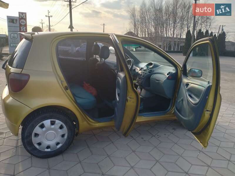 Хэтчбек Toyota Yaris 2001 в Беляевке