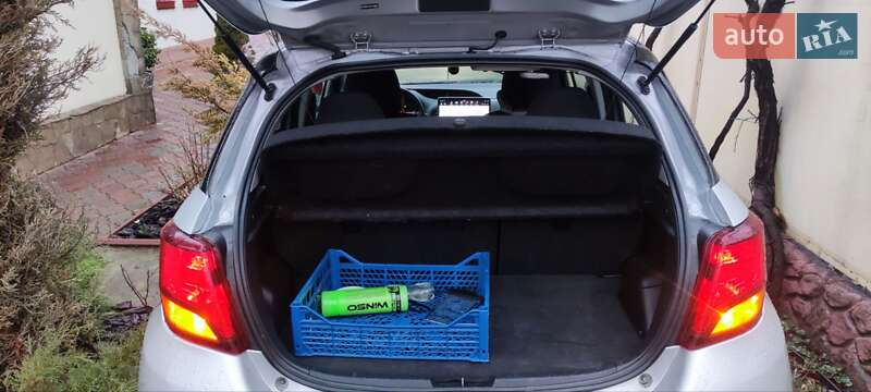 Хэтчбек Toyota Yaris 2015 в Одессе