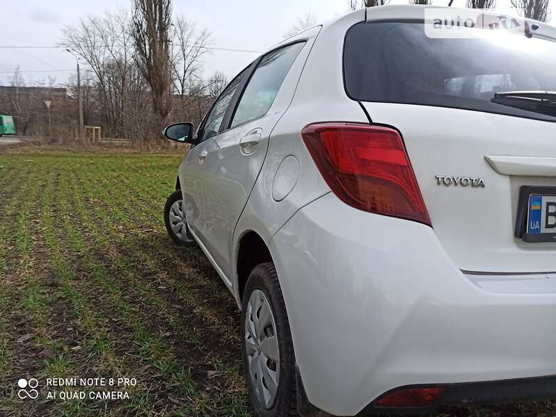 Хэтчбек Toyota Yaris 2016 в Сумах