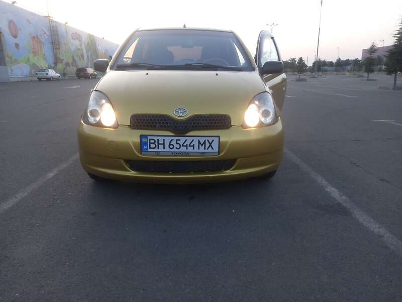 Хетчбек Toyota Yaris 2000 в Одесі