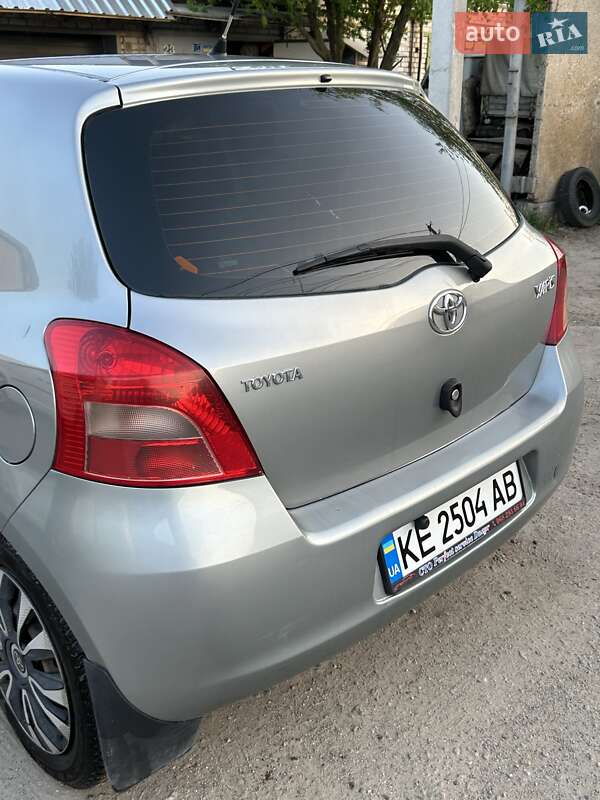 Хэтчбек Toyota Yaris 2007 в Днепре