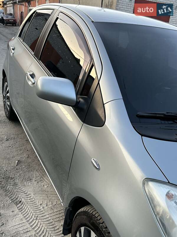 Хэтчбек Toyota Yaris 2007 в Днепре
