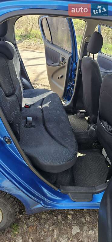 Хэтчбек Toyota Yaris 2003 в Южноукраинске