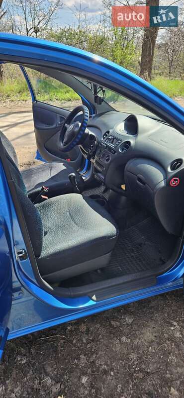 Хэтчбек Toyota Yaris 2003 в Южноукраинске