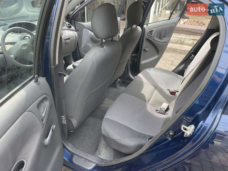 Хэтчбек Toyota Yaris 2003 в Ровно