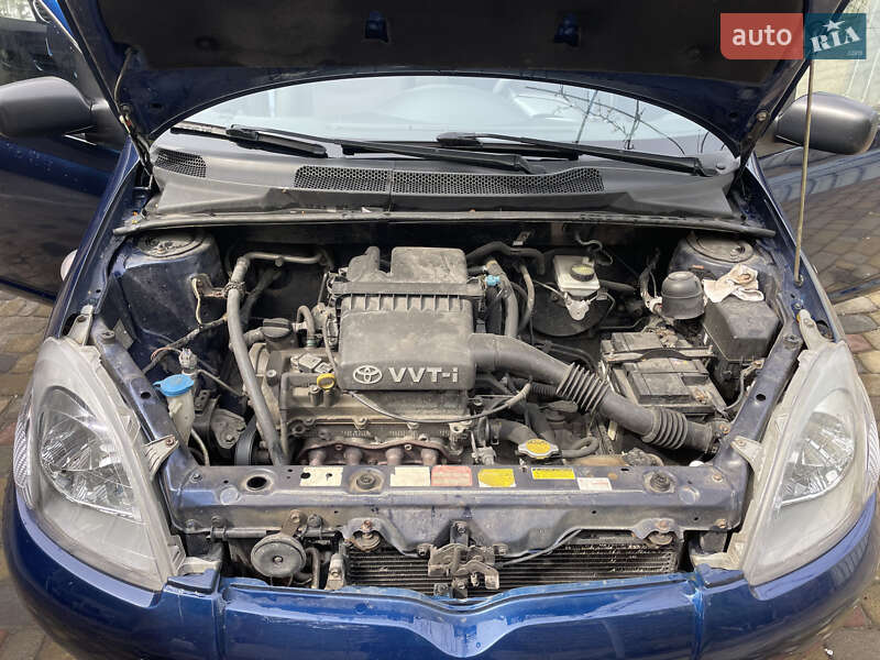 Хэтчбек Toyota Yaris 2003 в Ровно