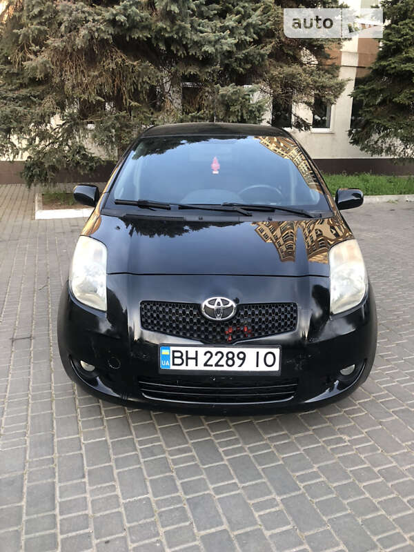 Хэтчбек Toyota Yaris 2008 в Одессе