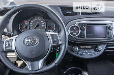 Хэтчбек Toyota Yaris 2013 в Днепре