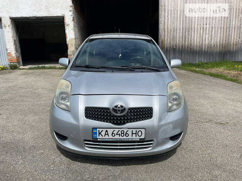 Хетчбек Toyota Yaris 2006 в Києві