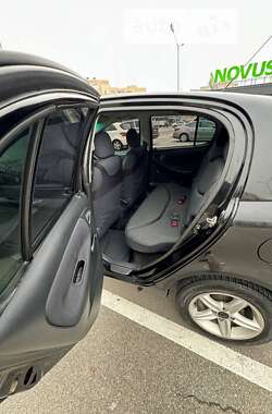 Хэтчбек Toyota Yaris 2004 в Киеве