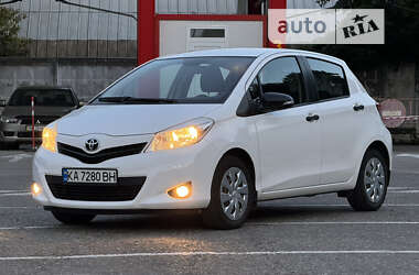 Хетчбек Toyota Yaris 2013 в Києві