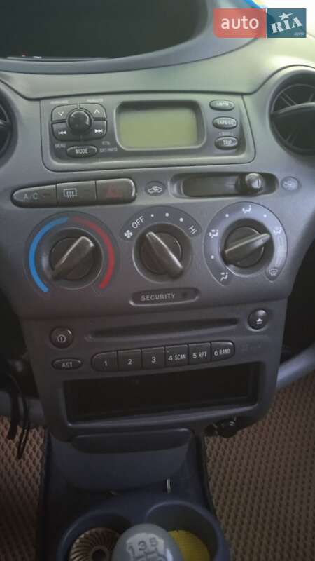 Хэтчбек Toyota Yaris 2000 в Виннице