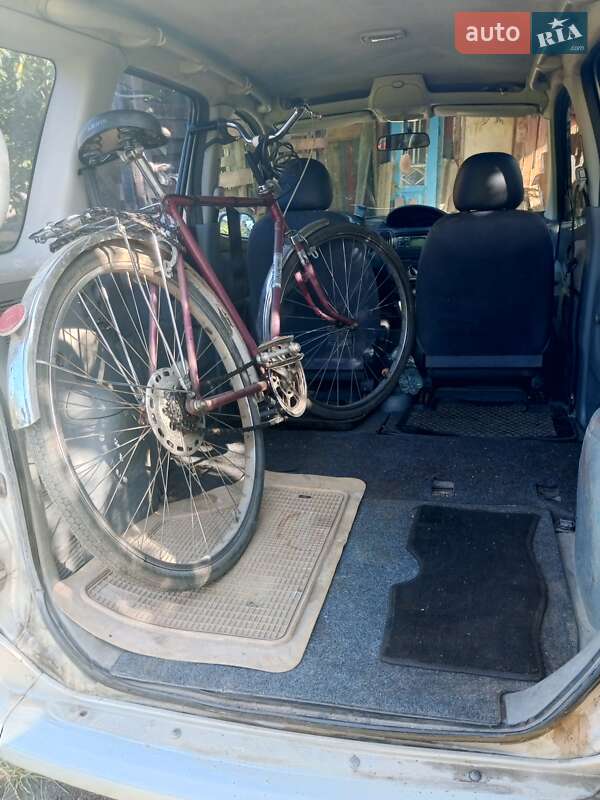 Хэтчбек Toyota Yaris 2000 в Чернигове