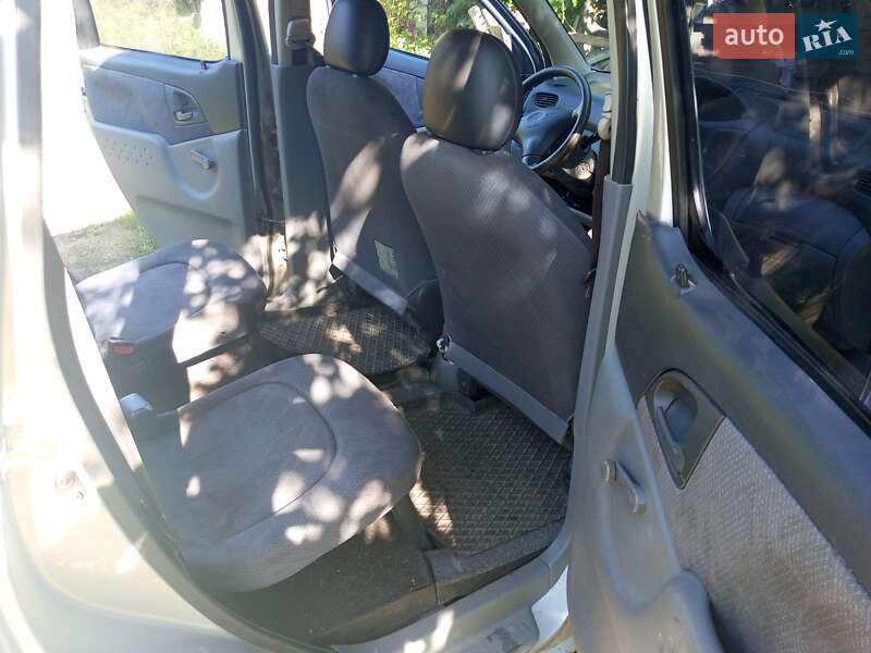 Хэтчбек Toyota Yaris 2000 в Чернигове