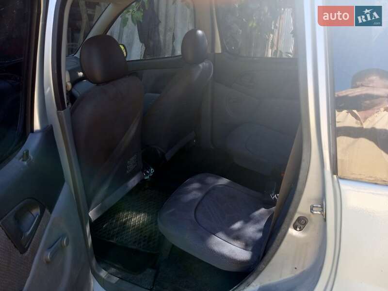 Хэтчбек Toyota Yaris 2000 в Чернигове